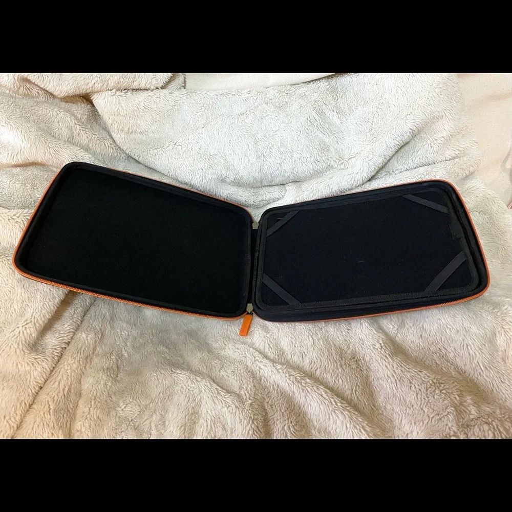 Moleskine 12” diameter for tablet/iPad, black w/ orange zipper